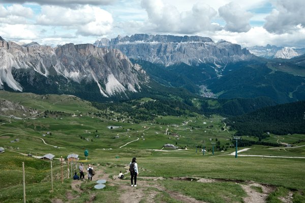 Quels sont les meilleurs itinéraires pour une randonnée en pleine nature dans le parc national de Yosemite, USA?